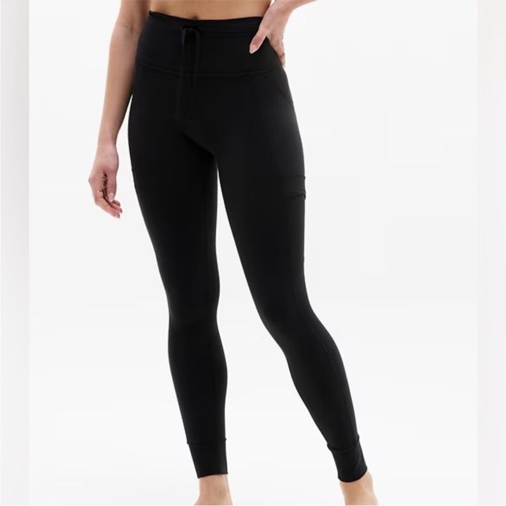 NWT Athleta Salutation Cargo Black Tights Sz Small